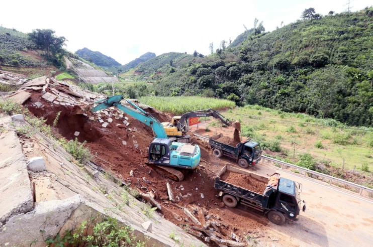 Sạt lở hàng nghìn m3 đất tại tuyến đường tránh TP Sơn La